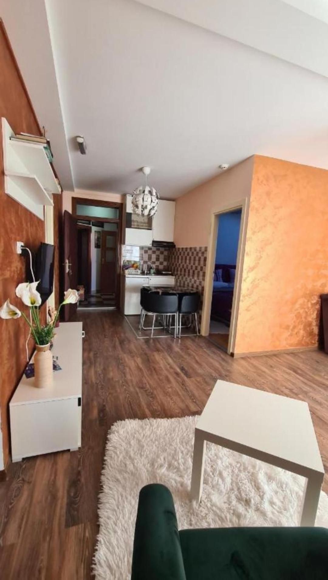 Lux Apartments With Pool Dex Zemun Polje Bagian luar foto