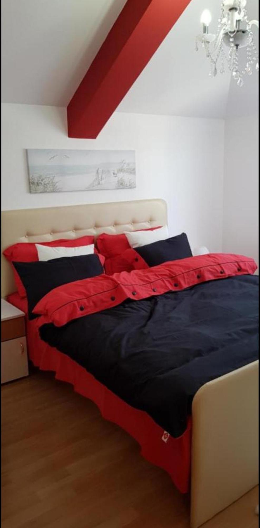 Lux Apartments With Pool Dex Zemun Polje Bagian luar foto