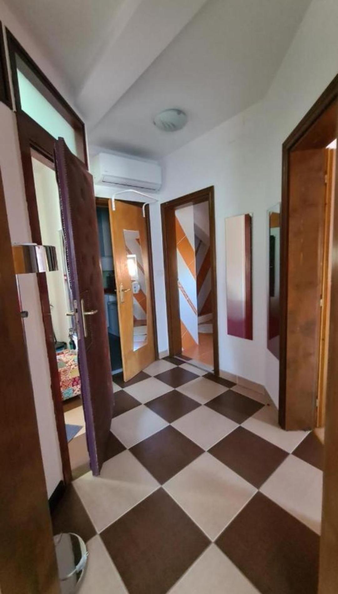 Lux Apartments With Pool Dex Zemun Polje Bagian luar foto