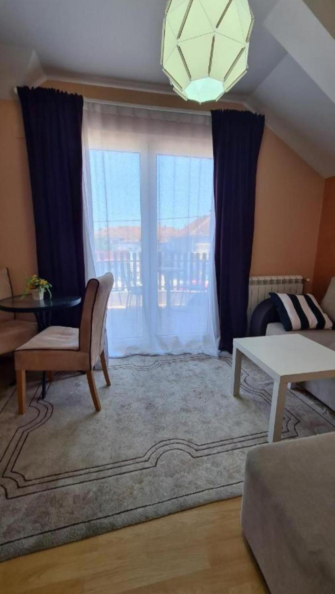 Lux Apartments With Pool Dex Zemun Polje Bagian luar foto